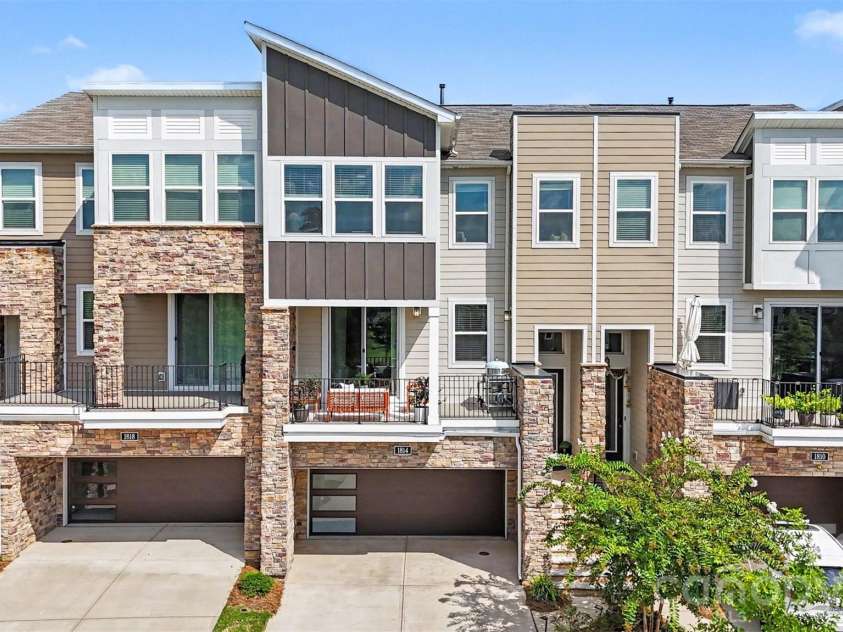 1814 Unison Drive, Charlotte, NC 28262.  MLS# CAR4420155, YatesRealty ID 49170. 