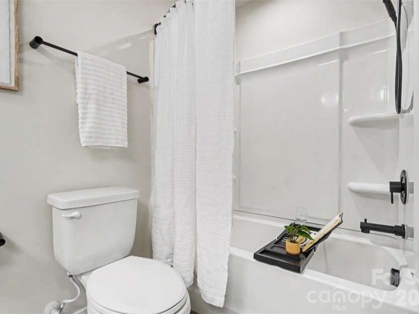 1814 Unison Drive, Charlotte, NC 28262.  MLS# CAR4420155, YatesRealty ID 49170. 