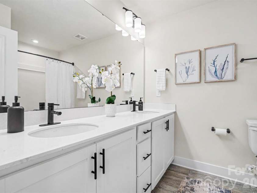 1814 Unison Drive, Charlotte, NC 28262.  MLS# CAR4420155, YatesRealty ID 49170. 