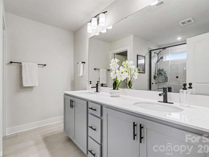 1814 Unison Drive, Charlotte, NC 28262.  MLS# CAR4420155, YatesRealty ID 49170. 