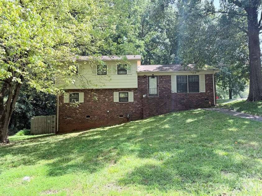 931 Pineborough Road, Charlotte, NC 28212.  MLS# CAR4413634, YatesRealty ID 49171. 