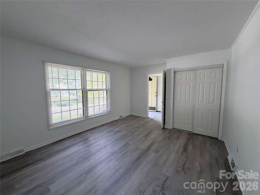 931 Pineborough Road, Charlotte, NC 28212.  MLS# CAR4413634, YatesRealty ID 49171. 