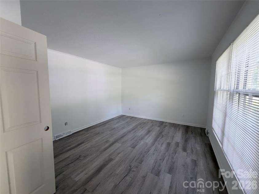 931 Pineborough Road, Charlotte, NC 28212.  MLS# CAR4413634, YatesRealty ID 49171. 