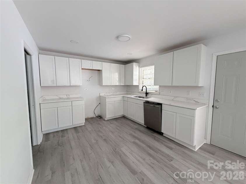 931 Pineborough Road, Charlotte, NC 28212.  MLS# CAR4413634, YatesRealty ID 49171. 