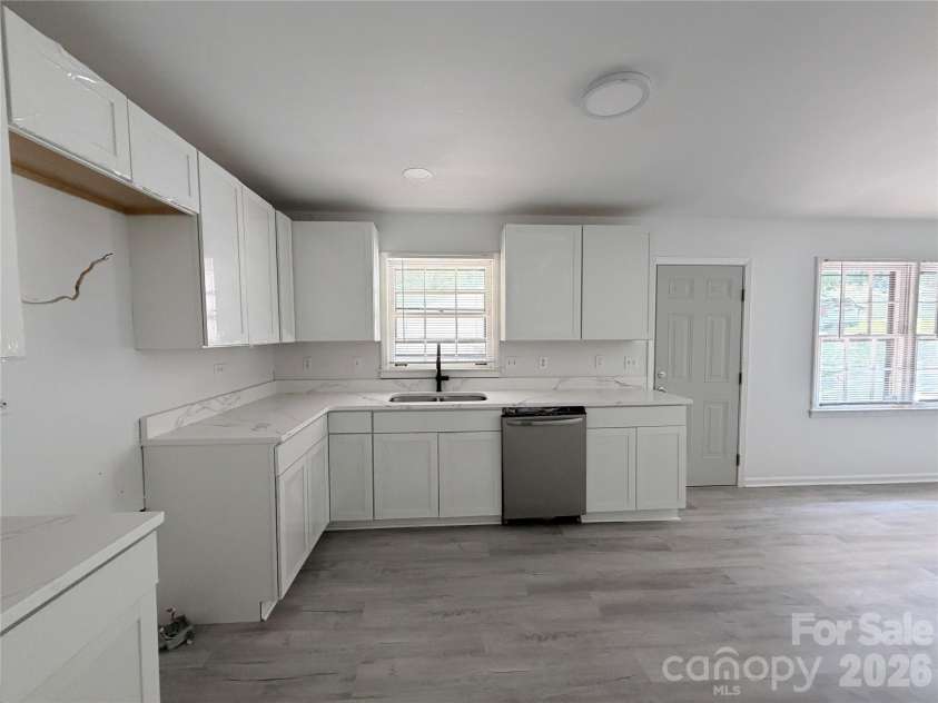 931 Pineborough Road, Charlotte, NC 28212.  MLS# CAR4413634, YatesRealty ID 49171. 