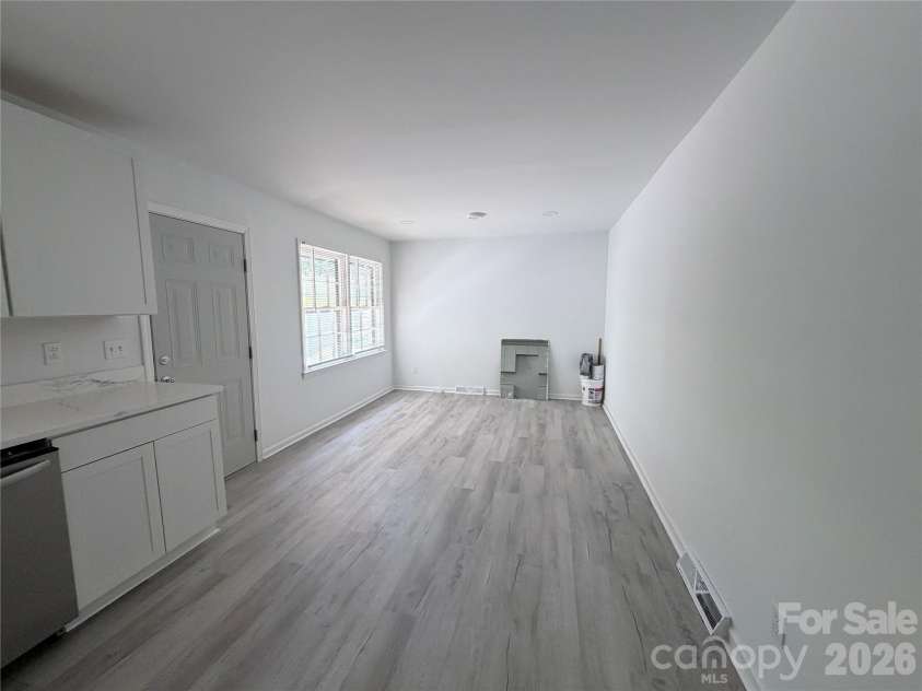 931 Pineborough Road, Charlotte, NC 28212.  MLS# CAR4413634, YatesRealty ID 49171. 