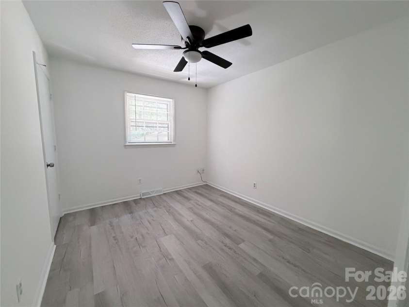 931 Pineborough Road, Charlotte, NC 28212.  MLS# CAR4413634, YatesRealty ID 49171. 
