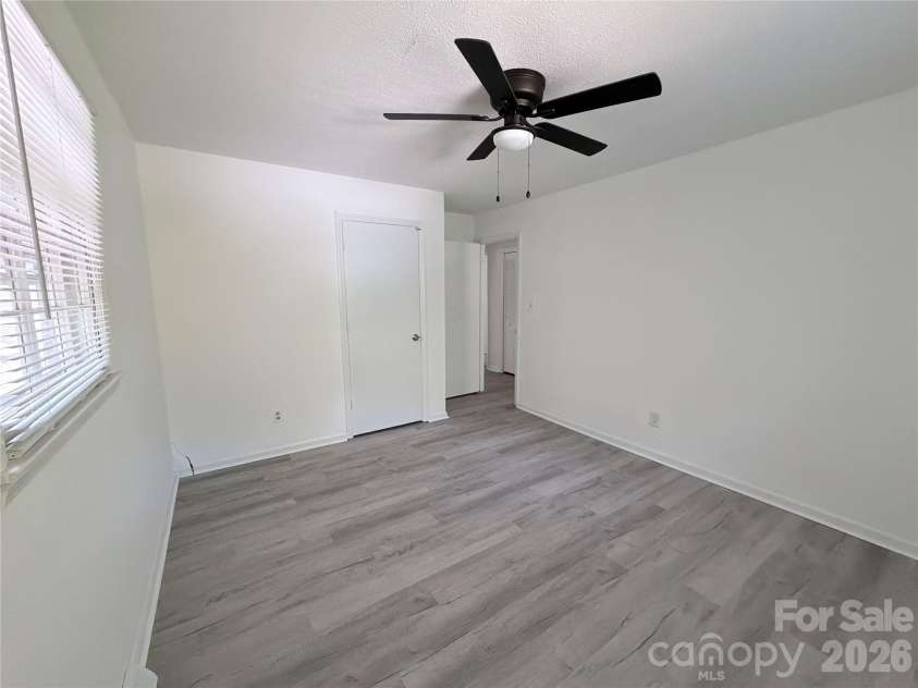 931 Pineborough Road, Charlotte, NC 28212.  MLS# CAR4413634, YatesRealty ID 49171. 