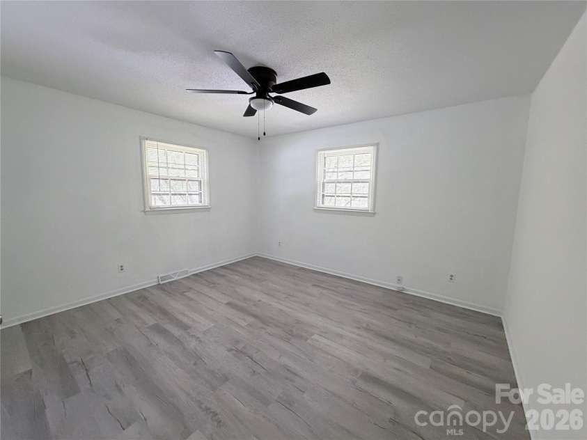 931 Pineborough Road, Charlotte, NC 28212.  MLS# CAR4413634, YatesRealty ID 49171. 