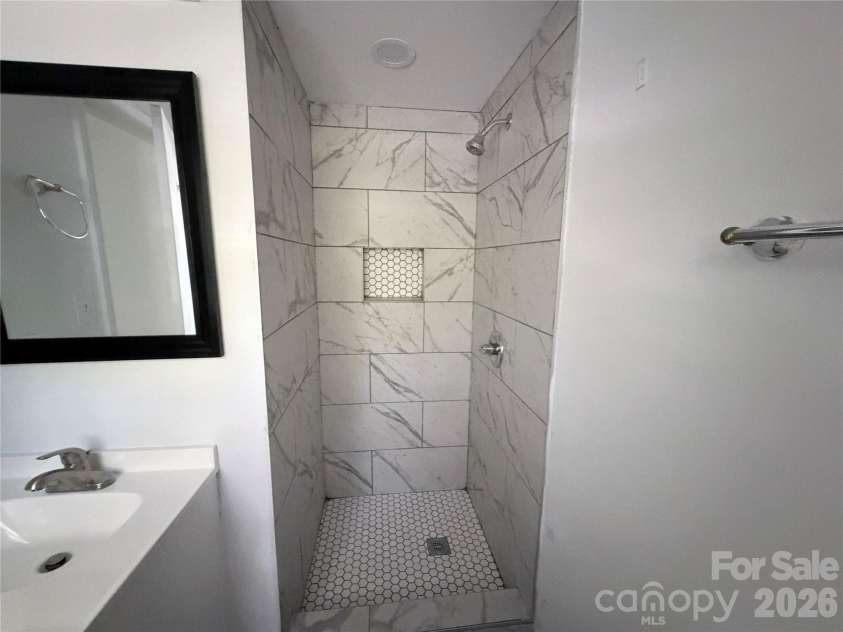 931 Pineborough Road, Charlotte, NC 28212.  MLS# CAR4413634, YatesRealty ID 49171. 