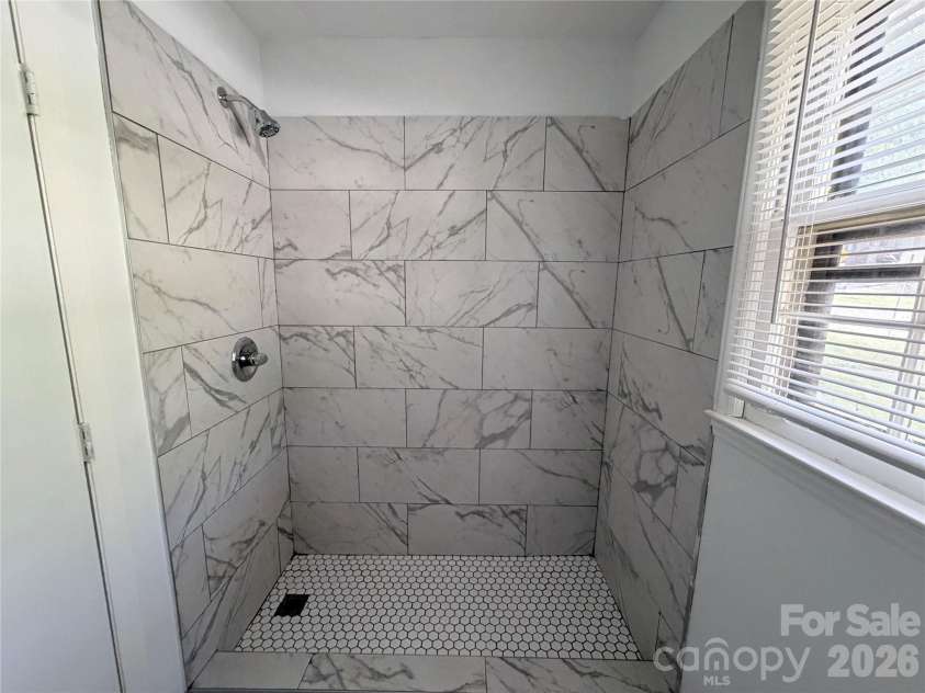 931 Pineborough Road, Charlotte, NC 28212.  MLS# CAR4413634, YatesRealty ID 49171. 