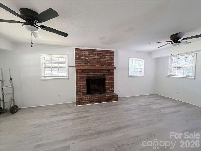 931 Pineborough Road, Charlotte, NC 28212.  MLS# CAR4413634, YatesRealty ID 49171. 