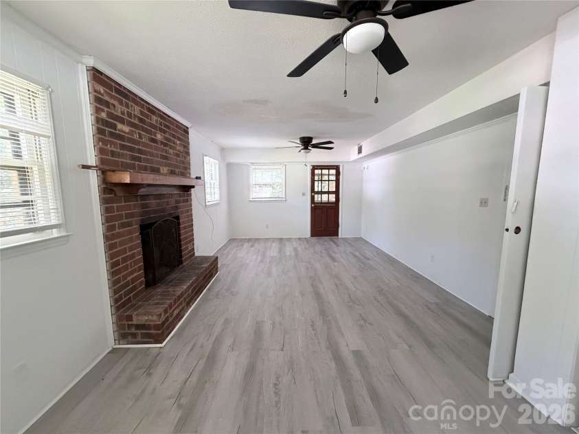 931 Pineborough Road, Charlotte, NC 28212.  MLS# CAR4413634, YatesRealty ID 49171. 