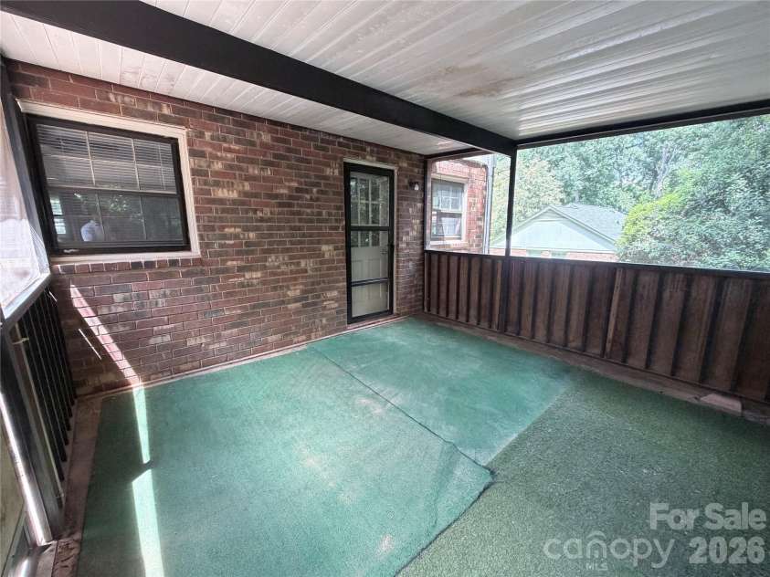 931 Pineborough Road, Charlotte, NC 28212.  MLS# CAR4413634, YatesRealty ID 49171. 