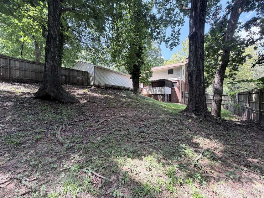 931 Pineborough Road, Charlotte, NC 28212.  MLS# CAR4413634, YatesRealty ID 49171. 