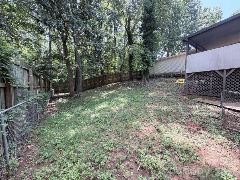 931 Pineborough Road, Charlotte, NC 28212.  MLS# CAR4413634, YatesRealty ID 49171. 