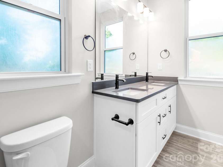 420 Killian Avenue, Mount Holly, NC 28120.  MLS# CAR4422139, YatesRealty ID 49174. 