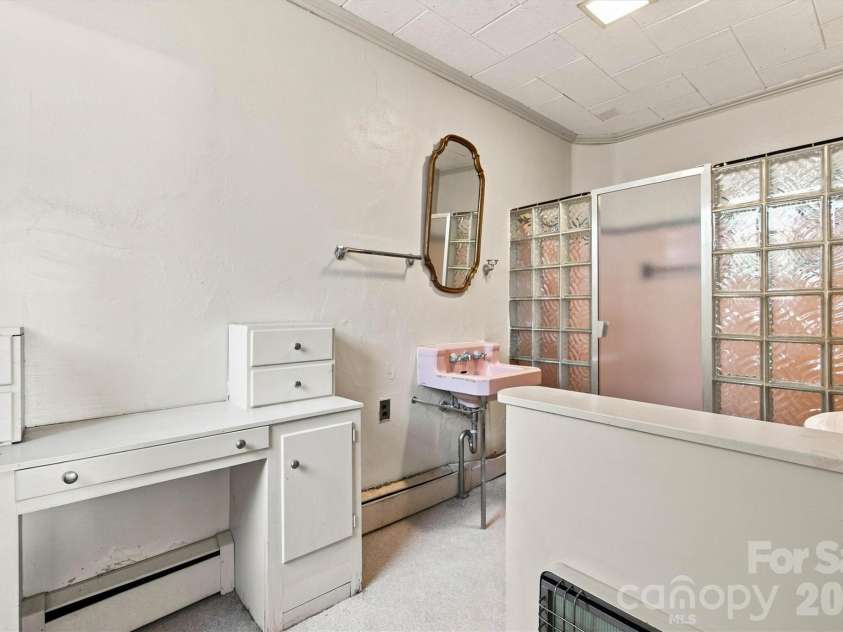 4830 Center Street, Hickory, NC 28601.  MLS# CAR4421553, YatesRealty ID 49176. Basement Full Bath/Shower View