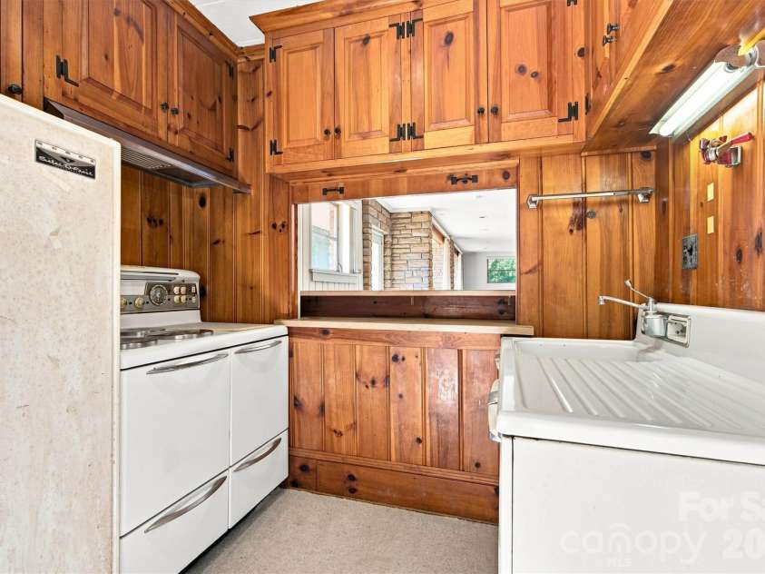 4830 Center Street, Hickory, NC 28601.  MLS# CAR4421553, YatesRealty ID 49176. Basement Kitchen/Dining View
