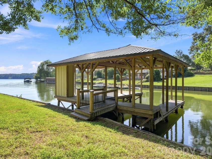 4830 Center Street, Hickory, NC 28601.  MLS# CAR4421553, YatesRealty ID 49176. Focused Dock View (2023)