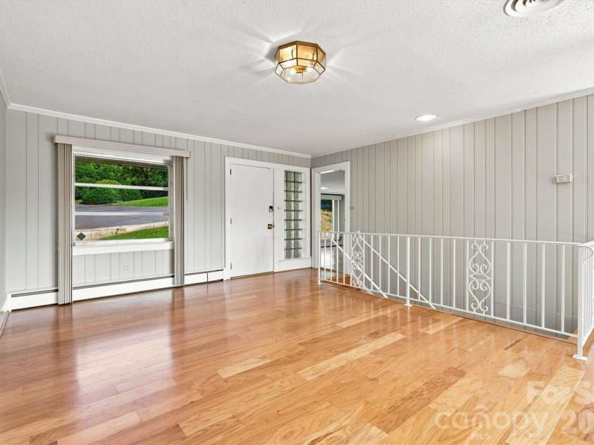 4830 Center Street, Hickory, NC 28601.  MLS# CAR4421553, YatesRealty ID 49176. Focused Front Entry View