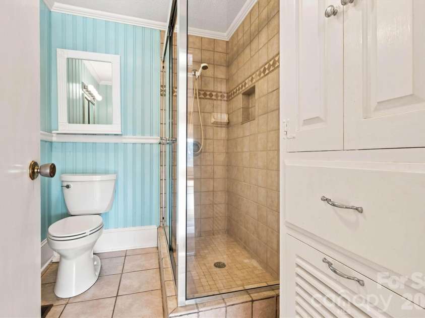 4830 Center Street, Hickory, NC 28601.  MLS# CAR4421553, YatesRealty ID 49176. Main Level Bath/Shower View