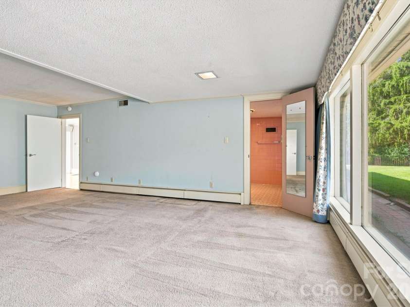 4830 Center Street, Hickory, NC 28601.  MLS# CAR4421553, YatesRealty ID 49176. Primary Bedroom/Private Bath Entry View