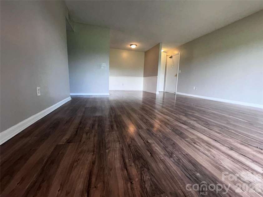 419 Orchard Trace Lane, Charlotte, NC 28213.  MLS# CAR4421673, YatesRealty ID 49178. 