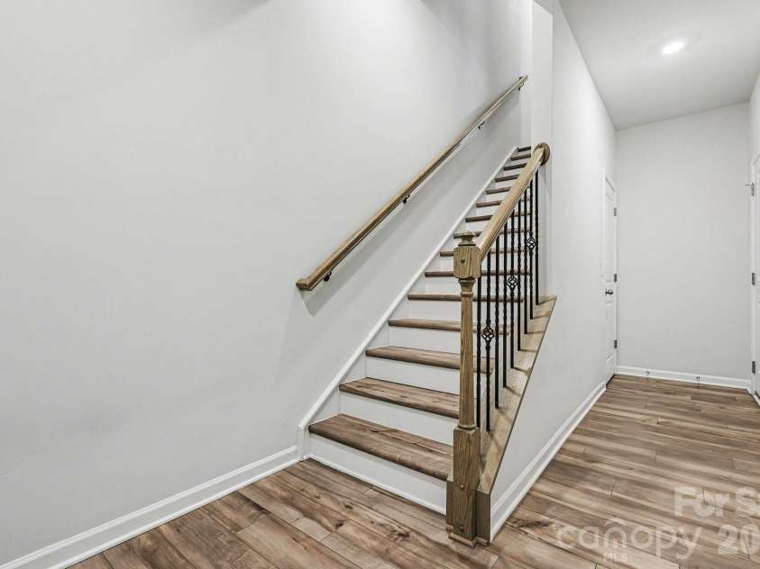 117 Morning Gap Parkway, Fort Mill, SC 29715.  MLS# CAR4333429, YatesRealty ID 4918. Foyer entrance on main floor. 