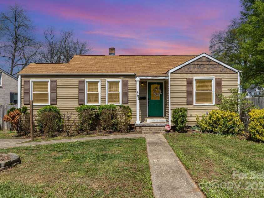 665 Melbourne Court, Charlotte, NC 28209.  MLS# CAR4243676, YatesRealty ID 4918. 