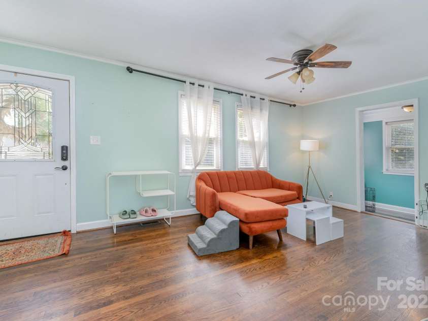 665 Melbourne Court, Charlotte, NC 28209.  MLS# CAR4243676, YatesRealty ID 4918. 