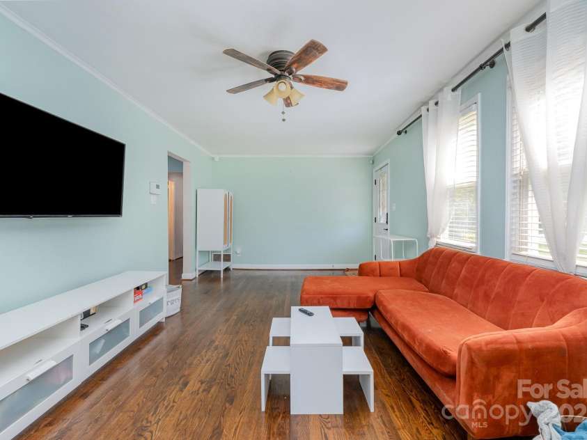 665 Melbourne Court, Charlotte, NC 28209.  MLS# CAR4243676, YatesRealty ID 4918. 