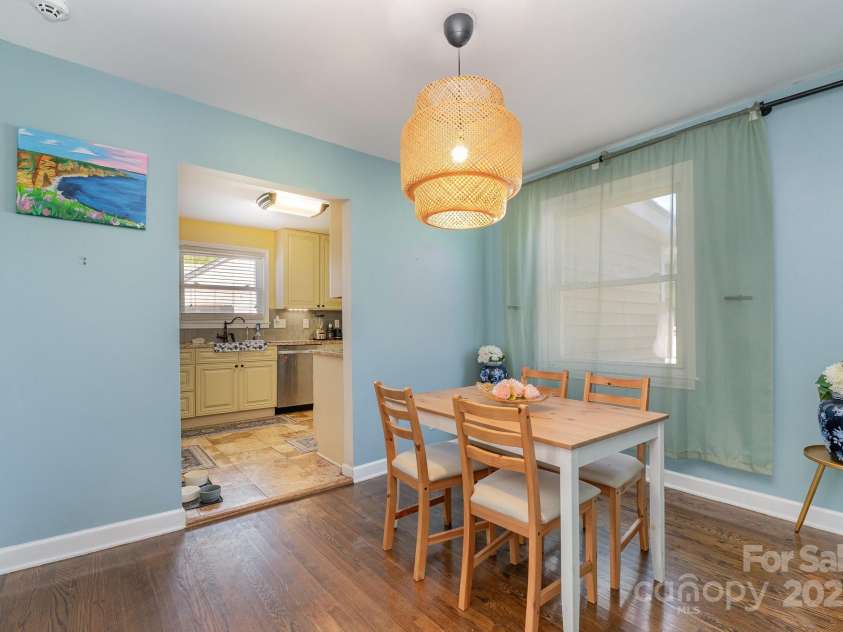 665 Melbourne Court, Charlotte, NC 28209.  MLS# CAR4243676, YatesRealty ID 4918. 