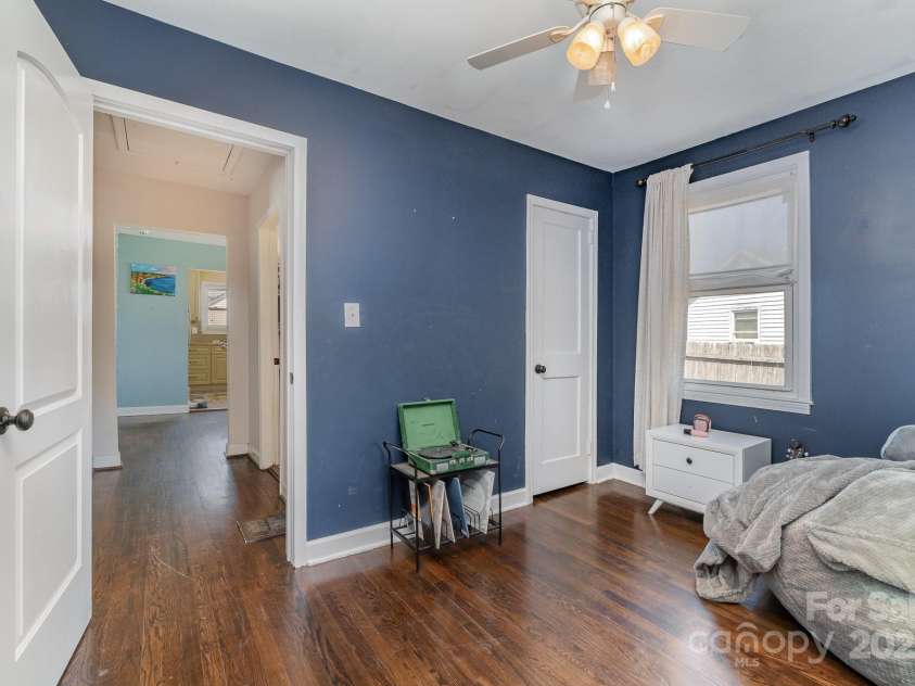 665 Melbourne Court, Charlotte, NC 28209.  MLS# CAR4243676, YatesRealty ID 4918. 
