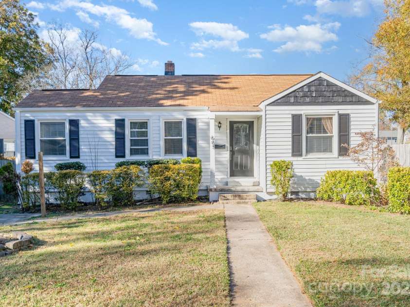 665 Melbourne Court, Charlotte, NC 28209.  MLS# CAR4243676, YatesRealty ID 4918. 