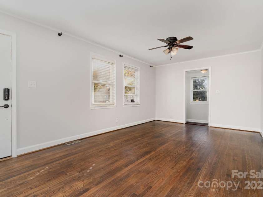 665 Melbourne Court, Charlotte, NC 28209.  MLS# CAR4243676, YatesRealty ID 4918. 