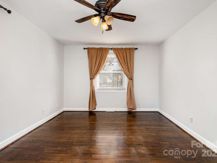 665 Melbourne Court, Charlotte, NC 28209.  MLS# CAR4243676, YatesRealty ID 4918. 