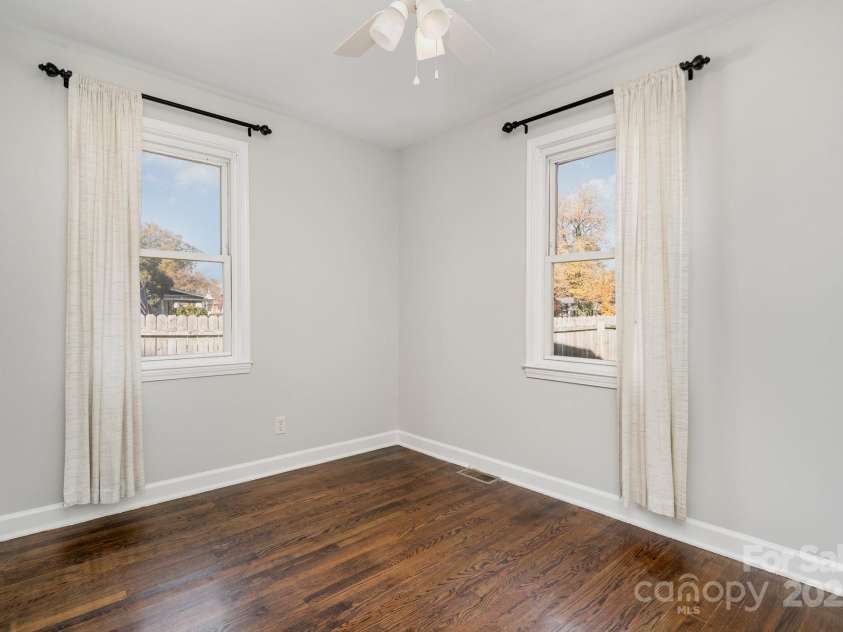 665 Melbourne Court, Charlotte, NC 28209.  MLS# CAR4243676, YatesRealty ID 4918. 