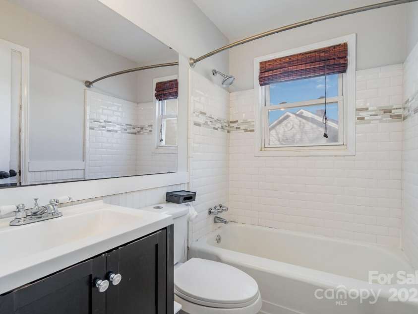 665 Melbourne Court, Charlotte, NC 28209.  MLS# CAR4243676, YatesRealty ID 4918. 