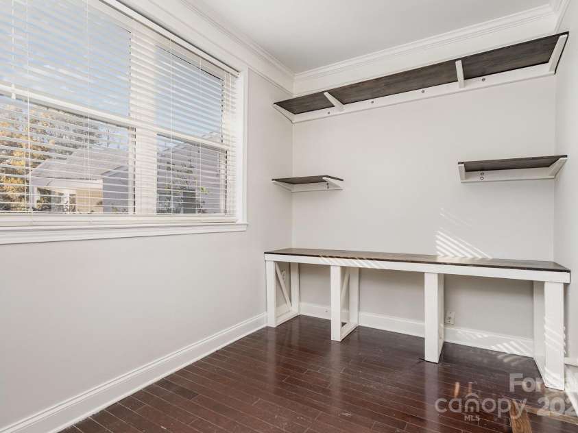 665 Melbourne Court, Charlotte, NC 28209.  MLS# CAR4243676, YatesRealty ID 4918. 