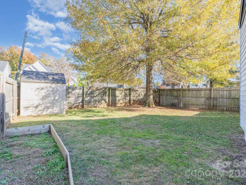 665 Melbourne Court, Charlotte, NC 28209.  MLS# CAR4243676, YatesRealty ID 4918. 