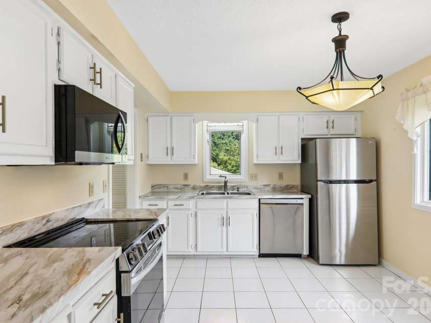 18 Foxmoor Court, Etowah, NC 28729.  MLS# CAR4422000, YatesRealty ID 49180. 