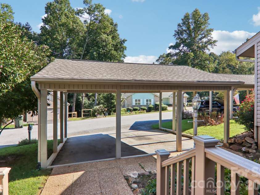 18 Foxmoor Court, Etowah, NC 28729.  MLS# CAR4422000, YatesRealty ID 49180. 