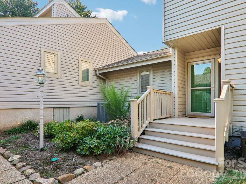 18 Foxmoor Court, Etowah, NC 28729.  MLS# CAR4422000, YatesRealty ID 49180. 