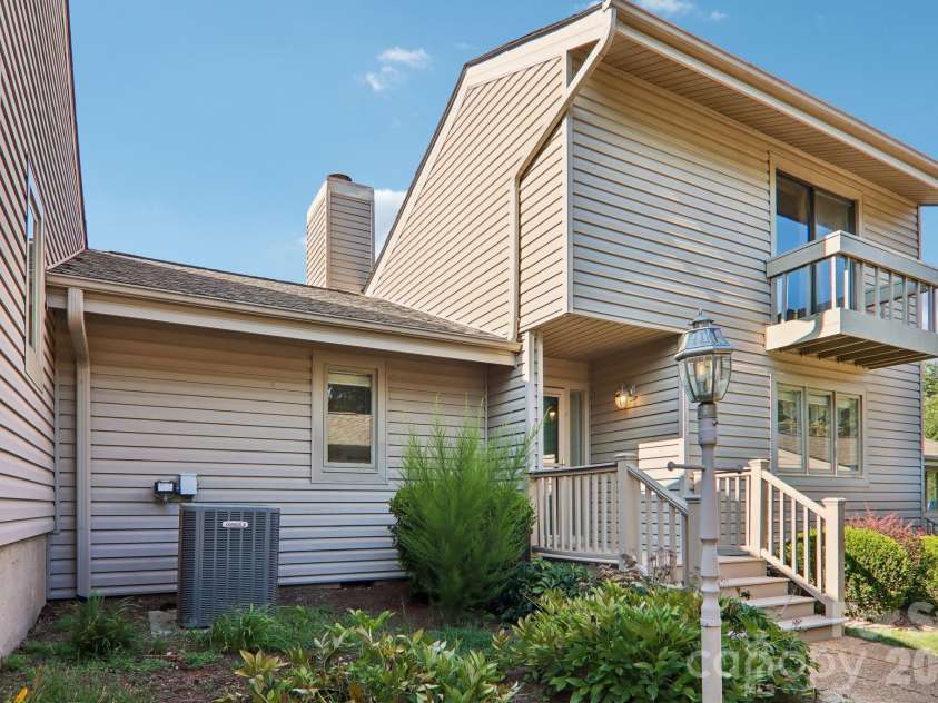 18 Foxmoor Court, Etowah, NC 28729.  MLS# CAR4422000, YatesRealty ID 49180. 