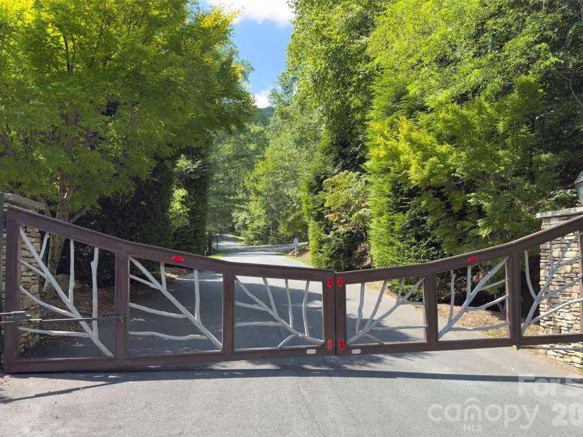 98 Soapstone Creek Drive, Arden, NC 28704.  MLS# CAR4422069, YatesRealty ID 49183. 
