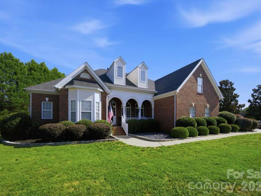 9900 Tufts Drive, Mint Hill, NC 28227.  MLS# CAR4422058, YatesRealty ID 49184. 