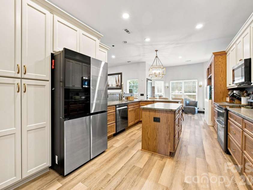 9900 Tufts Drive, Mint Hill, NC 28227.  MLS# CAR4422058, YatesRealty ID 49184. 