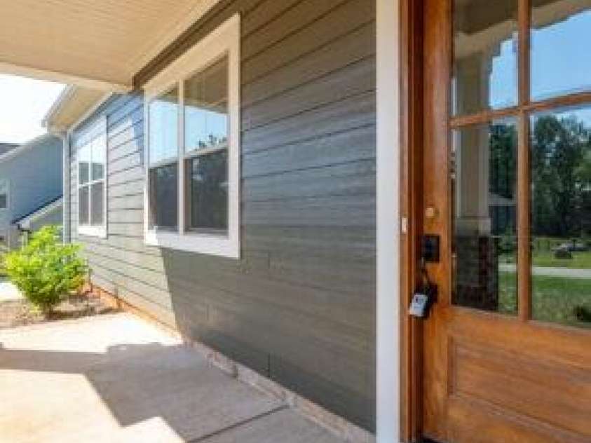 3216 Timber Run Lane, Maiden, NC 28650.  MLS# CAR4422074, YatesRealty ID 49185. Front porch