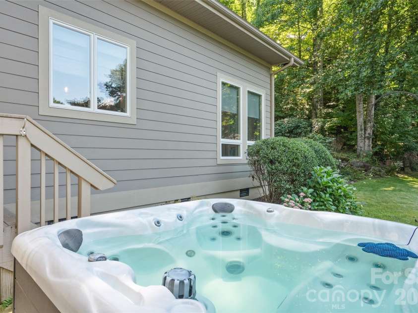 330 Sanctuary Drive, Waynesville, NC 28786.  MLS# CAR4421029, YatesRealty ID 49186. 
